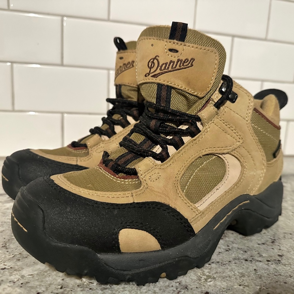 Danner Agitator Gortex Women’s Beige Leather Hiking Boots Size 7